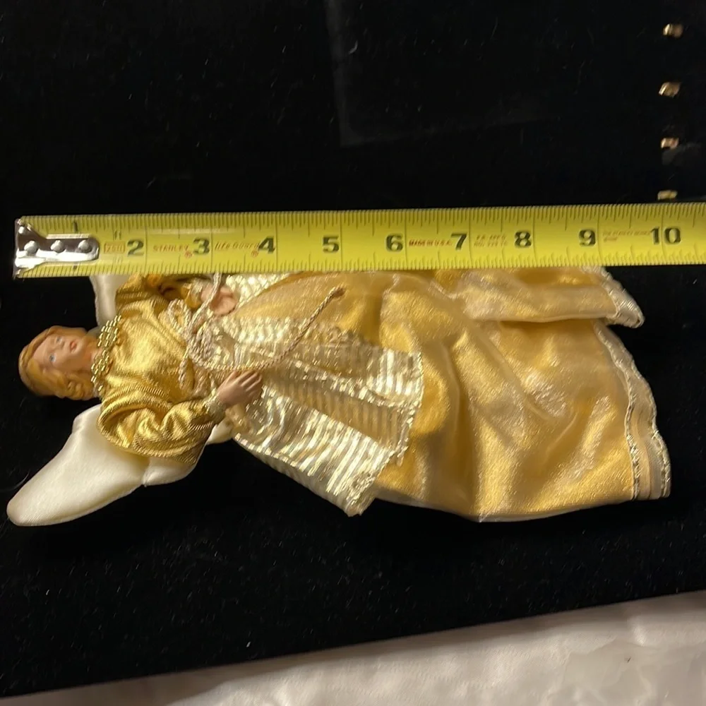 Avon Vintage (1997) “Elegant Christmas Sachet” in original package
